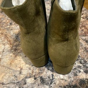 Omen boots brand new without the box